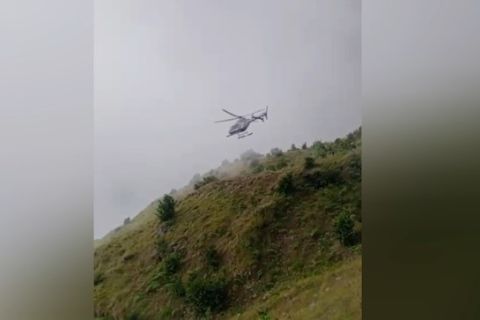 Saat helikopter mengevakuasi pendaki Swiss yang terperosok di Rinjani