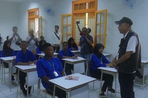 Distribusi peralatan siswa Sekolah Rakyat selesai medio Agustus
