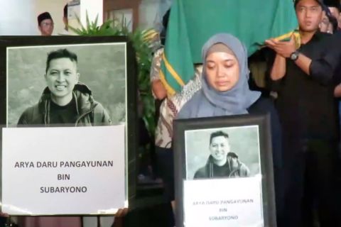 Jenazah Arya Daru dimakamkan, Kemenlu tunggu hasil penyelidikan