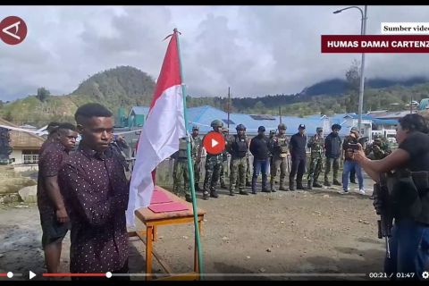 Empat anggota KKB Puncak ikrar setia kembali ke NKRI - VIDEO