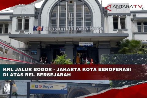 KRL jalur Bogor-Jakarta Kota beroperasi di atas rel bersejarah