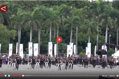 Robot polisi unjuk kemampuan di perayaan Hari Bhayangkara ke-79 - VIDEO