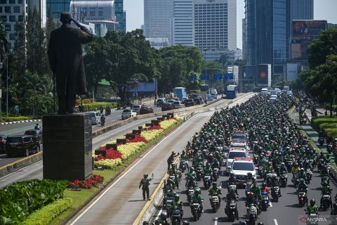 Ribuan pengemudi ojol antar jenazah Affan Kurniawan ke TPU Karet Bivak
