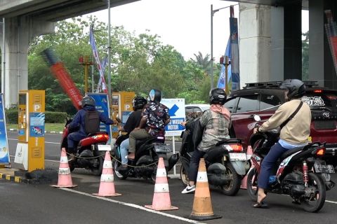 Bandara Internasional SMB II terapkan pembayaran nontunai untuk parkir