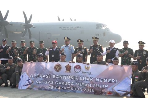 Panglima TNI lepas Satgas Merah Putih II ke Gaza, Palestina