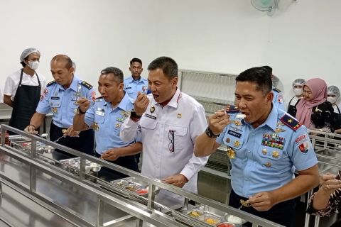 Dukung MBG, Lanud Sultan Hasanuddin resmikan pelayanan SPPG