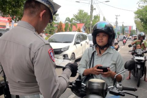 Operasi gabungan jaring pengendara nunggak pajak di Palangka Raya