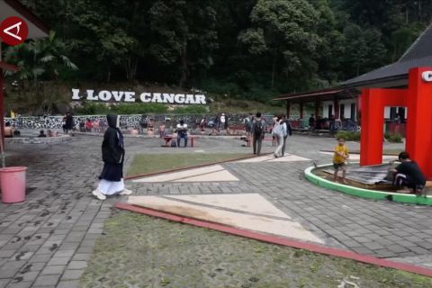 Pemandian air panas Cangar sumbang PAD Rp5 miliar per tahun