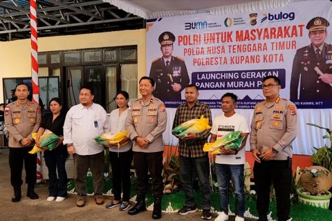 Polda NTT dan Bulog distribusikan beras SPHP lewat pasar murah