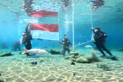Puluhan penyelam ikuti upacara bawah air di Umbul Ponggok Klaten