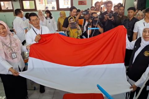 Ribuan pelajar di Jatim kompak jahit Merah Putih jelang HUT RI