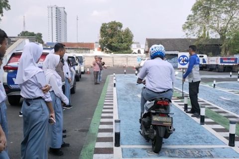 Polresta Solo ajak siswa disiplin berlalu lintas