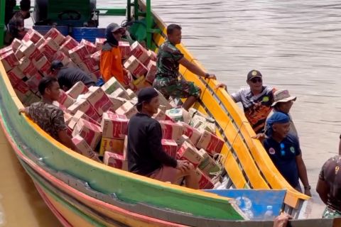 Terdampak kemarau, Kaltim salurkan 68 ton bantuan ke Mahakam Ulu