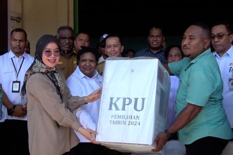 Wamendagri Ribka lepas distribusi logistik PSU Papua