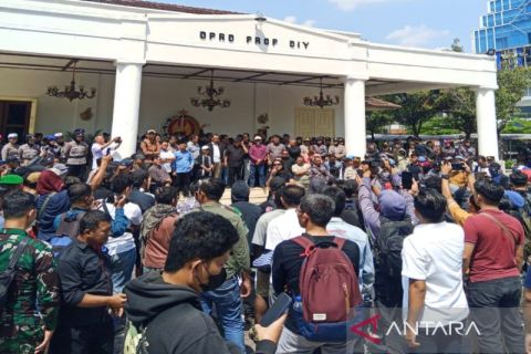 Massa demonstrasi di Yogyakarta