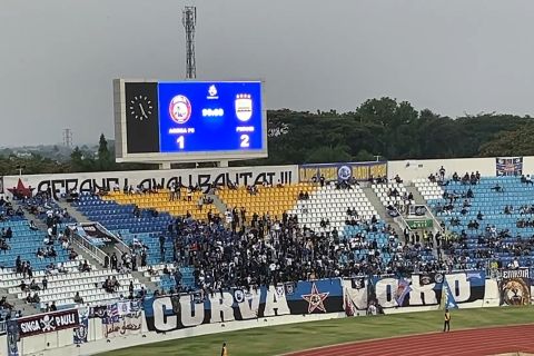 Bermain 10 pemain, Persib Bandung sukses bungkam Arema FC