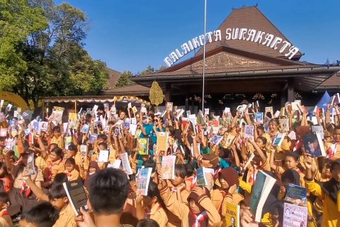 Bulan Literasi: 1.200 siswa di Solo ikuti kegiatan Membaca Massal
