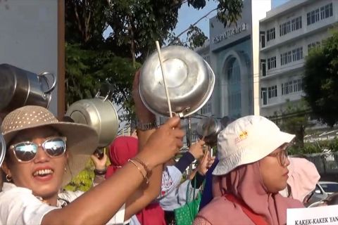 Kaum ibu Yogyakarta pukul panci, tak ingin keracunan MBG terulang lagi