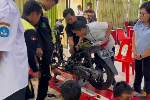 Pertama di Sulteng, siswa SMK di Palu ubah motor BBM jadi listrik