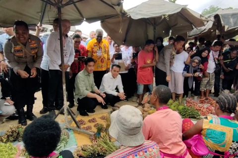 Wapres Gibran tinjau pasar Youtefa di Jayapura