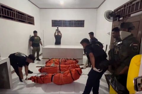 TNI-Polri evakuasi lima jenazah pendulang emas korban KKB di Yahukimo