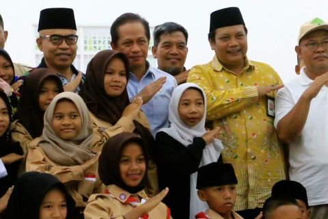 Datangi Sekolah Rakyat di NTB, Menteri Hanif edukasi lingkungan hidup