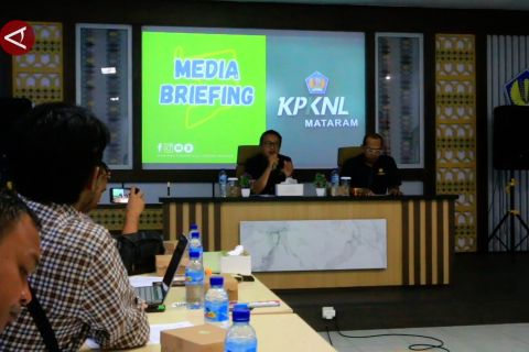 KPKNL salurkan hasil lelang merchandise MotoGP untuk tangani stunting