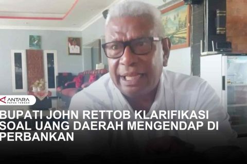 KLARIFIKASI BUPATI MIMIKA SOAL UANG PEMDA MENGENDAP DI BANK