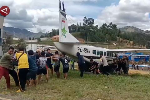 Pesawat Smart Air tergelincir di Papua Pegunungan