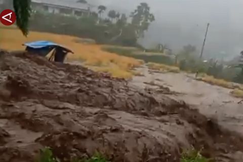Banjir bandang landa Malalak Timur, dua warga dilaporkan hilang