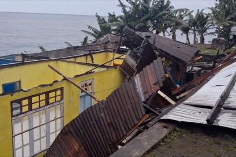 Cuaca buruk di Kota Ternate, rumah ambruk dan sebuah Puskesmas rusak