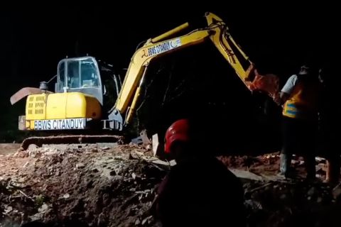 Dua korban tewas akibat longsor Cilacap, 21 lainnya dalam pencarian