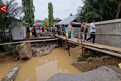 Pemko Lhokseumawe mendata jembatan putus akibat banjir