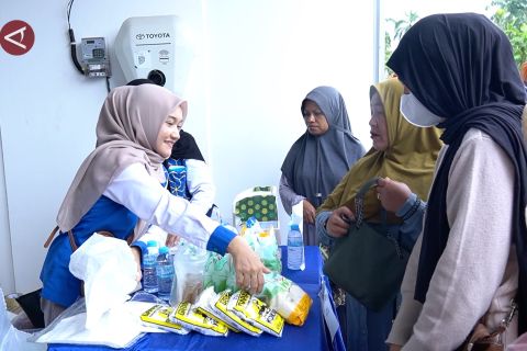 Pemprov Kalsel gelar pasar murah bantu stabilkan ekonomi warga