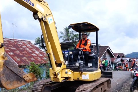 Pencarian korban longsor Banjarnegara dilakukan secara manual