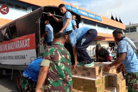 20 Ton bantuan untuk korban bencana dari Presiden tiba di Sumbar