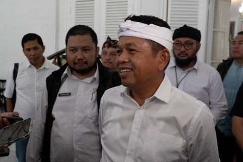 Dedi Mulyadi tetapkan UMP Jawa Barat naik 5,77 persen jadi Rp2,31 Juta