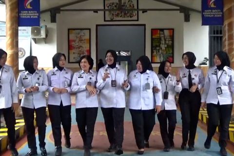 Perempuan yang bertugas di tengah warga binaan laki-laki Lapas Porong