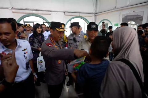 Tinjau Stasiun Pasar Senen, Kapolri: Puncak mudik 28 Desember