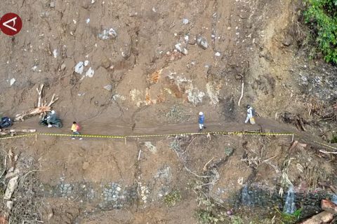 Banjir, jalur Lembah Anai Sumbar hanya bisa dilewati sepeda motor