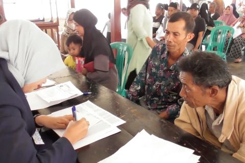 BLT Kesra Rp900 ribu cair! Warga Temanggung ramai datangi Kantor Pos
