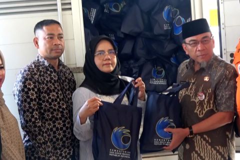 KemenHAM berikan 1000 paket bantuan dan trauma healing di Padang