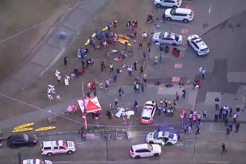 Pemantauan dari udara usai penembakan di Pantai Bondi, Australia