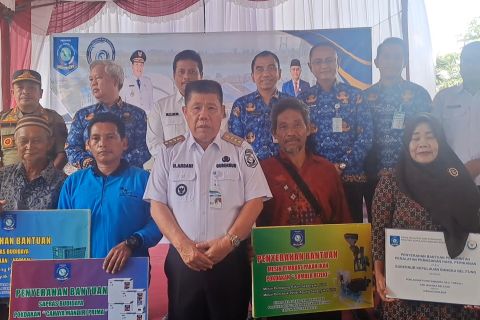 Pemprov Babel beri bantuan sarana usaha untuk nelayan dan pembudidaya