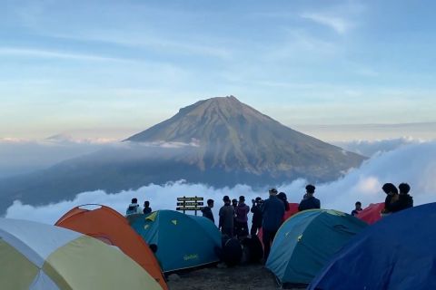 Pendaki Sumbing, Sindoro, dan Prau, waspada cuaca ekstrem!