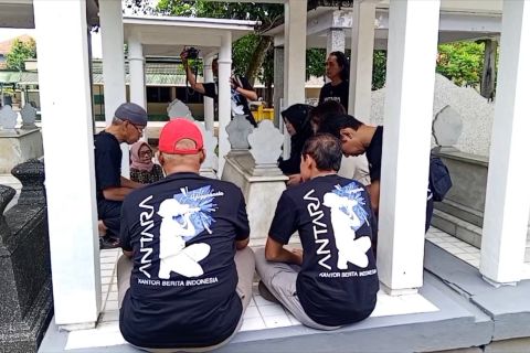 Peringati HUT, Biro Jogja ziarah ke makam pendiri Antara