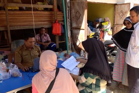 Posko Disdukcapil bantu adminduk warga korban banjir di Padang
