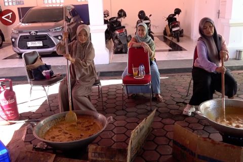 Sumbar sumbang dua ton rendang bagi korban bencana alam di Sumatera