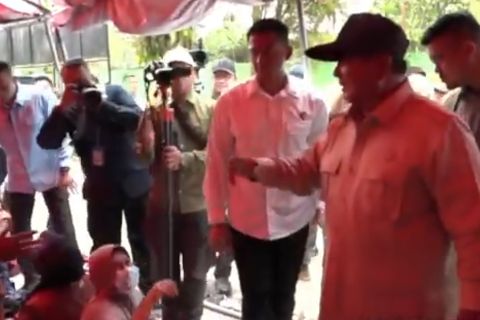 Presiden tinjau korban bencana di langkat beri dukungan moril