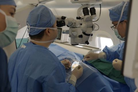 Di China, operasi katarak sukses dilakukan di &ldquo;RS terbang&rdquo;